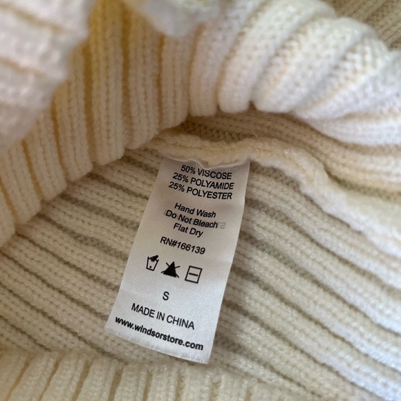 NWT Winter Bliss Ribbed Cutout Sweater Dress Size S - Picture 9 of 9